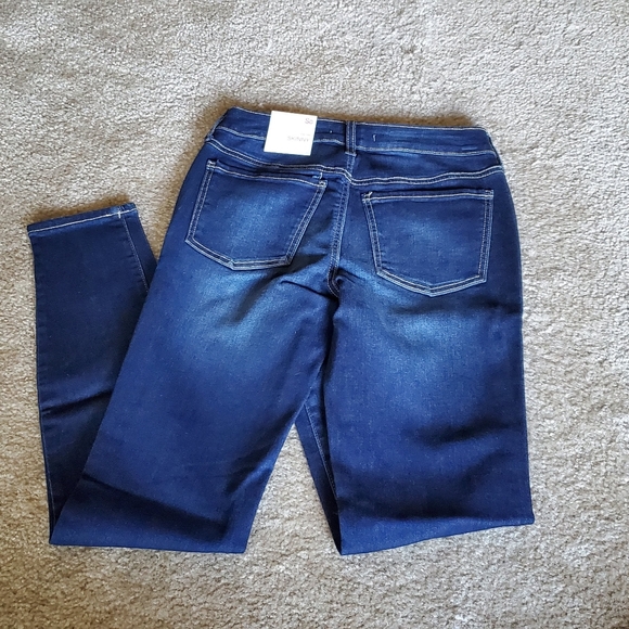 Low Rise Skinny Jeans - Picture 7 of 8